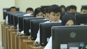 Foto: Ujian Seleksi Kompetensi Dasar (SKD) Calon Pegawai Negeri Sipil (CPNS) 2019. (CNBC Indonesia/Muhammad Sabki)