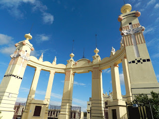 Esedra parte dell' edificio ad arco semicircolare formata da colonne