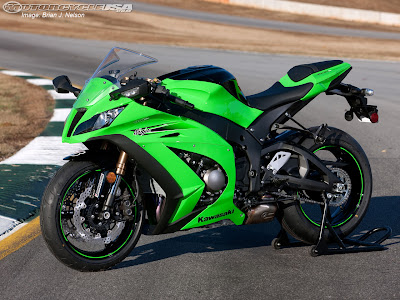 2011 Kawasaki ZX-10R First LooK 