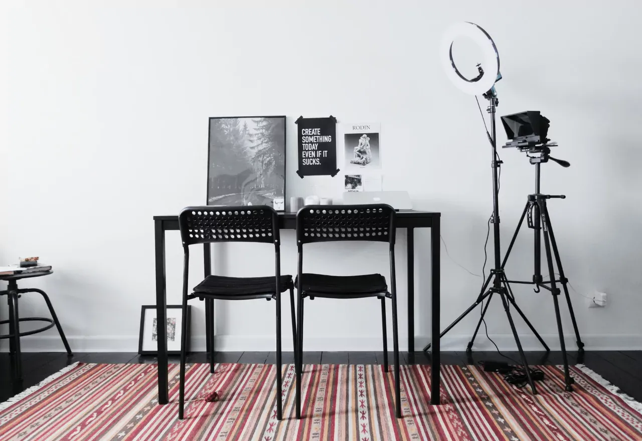 My Desk Tour: Minimalist aesthetic desk setup