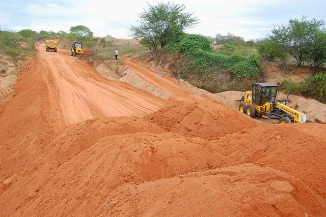 Prefeito Mano inicia recuperação de barragens da zona rural; Obras vão garantir segurança hídrica e sustento.