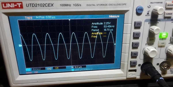 e-mosfet amplifier colpitts oscillator waveform on oscilloscope