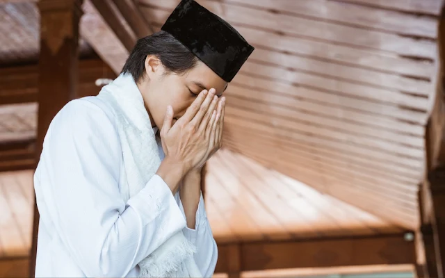 Doa Kanzul Arsy: Solusi Spiritual Mengatasi Kesulitan Akibat Hutang