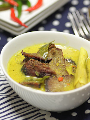 HaNa's FamiLy: Masak Lemak Cili Padi Daging Salai HaNa's FamiLy: Masak Lemak Cili Padi Daging Salai