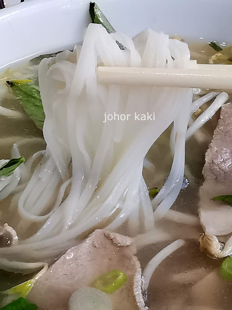 Golden Turtle Restaurant. Toronto's Most Famous Pho