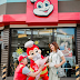 Adorable Jollibee's mascot photobombs at prenup photoshoot