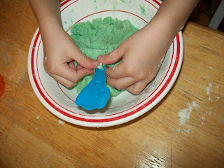 Play Dough Fun www.blissfulanddomestic.com