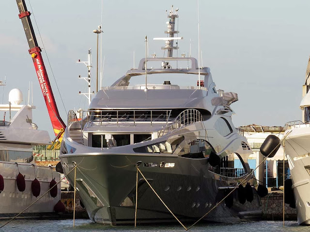 Benetti FB502, port of Livorno