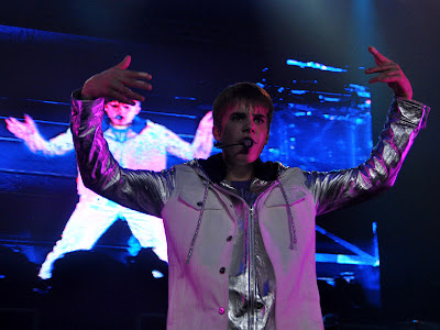 Justin Bieber Kunjungi Penggemar di London