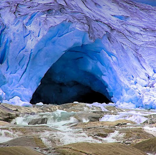 Ice Caves – Creative Photography Wallpapers