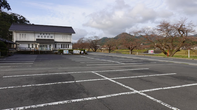 歴史資料館　駐車場