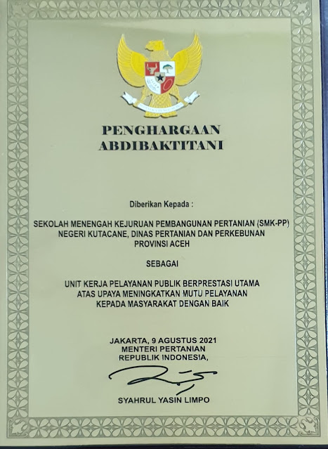 Mentan Serahkan Penghargaan Abdibaktitani Kepada 4 Unit Kerja Distanbun Aceh, Gubernur Sampaikan Selamat