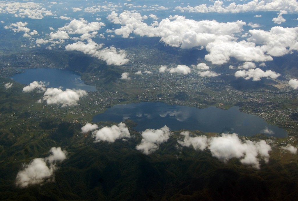 Download this Danau Atas Dan Bawah Sumatera picture