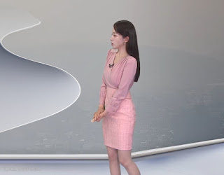 20250313 박소연 기상캐스터 핑크색 투피스 랩블라우스 미니스커트 찰떡 궁합