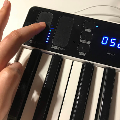 iRig Keys I/O 25タッチスライダー写真