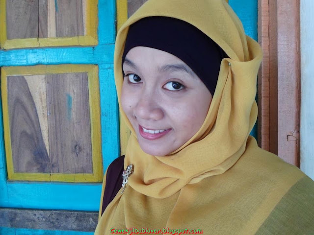 Foto Sekretaris Pribadi Cantik Berjilbab Kesayangan Bos