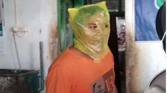 Kocak! Pria Ini Kena Razia Masker Tak Mau Didenda, Kepala Dibungkus Plastik