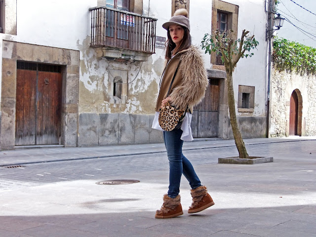 fashion, moda, look, outfit, blog, blogger, walking, penny, lane, streetstyle, style, estilo, trendy, rock, boho, chic, cool, casual, ropa, cloth, garment, inspiration, fashionblogger, art, photo, photograph, Avilés, oviedo, gijón, asturias, jeans, abrigo, chaqueton, coat, frío, pelo, furry, 