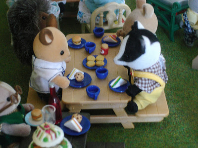 Sylvanian Families Diamond Jubilee Picnic Buckley Deer father & Underwood Badger father