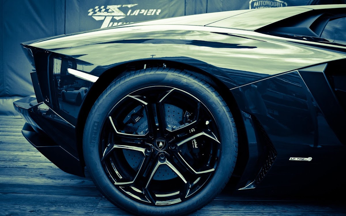 Lamborghini Aventador Close Up Widescreen Wallpaper