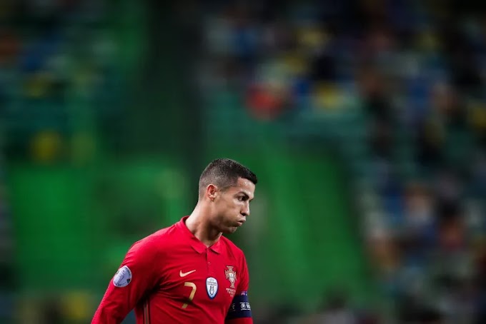 Ministro italiano dos Desportos acusa Cristiano Ronaldo de ser arrogante e de ter mentido