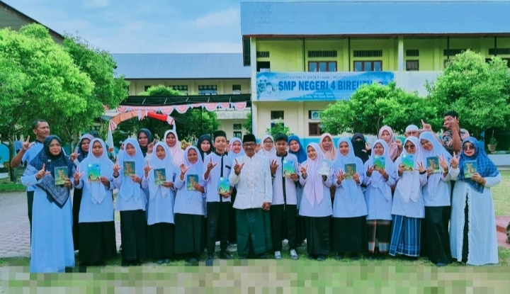 Siswa SMPN 4 Bireuen Terbitkan Buku Antologi