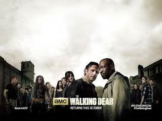 Foto Walking Dead 6 com Morgan e Rick e Alexandria ao fundo