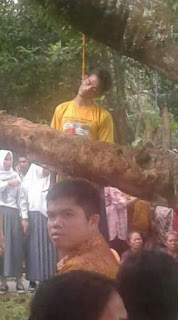 Warga OI Gantung Diri di Pohon Cempedak