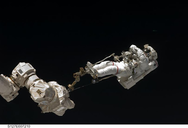 spacewalk-astronot-dave-wolf-astronomi