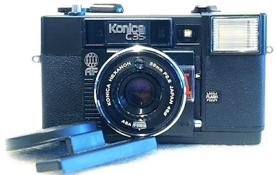 Konica C35 AF, Front, with lens cap