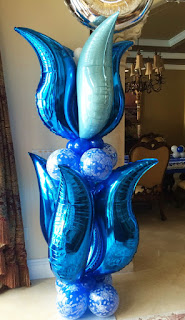  Blue flower balloon column