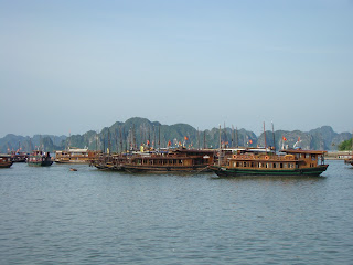 (Vietnam) – Enjoy full memories in Halong Bay