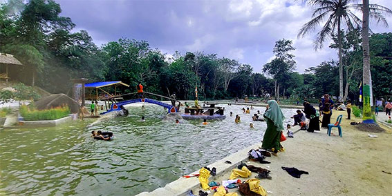 Kolam Renang di Wisata Saung Nila Foto