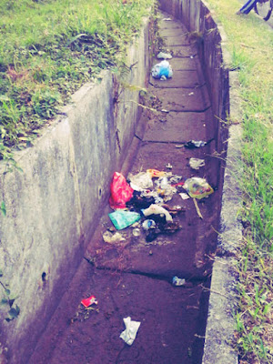 Sampah di parit/selokan