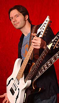 Paul Gilbert ("Salah satu dewa gitar dengan permainan 
paling cepat dan bersih")