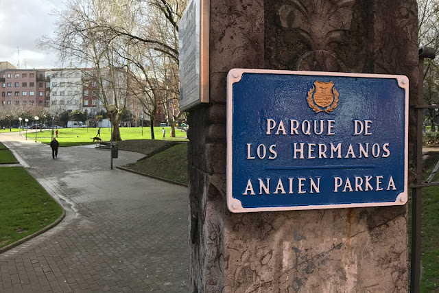 Entrada al parque de los Hermanos en Barakaldo