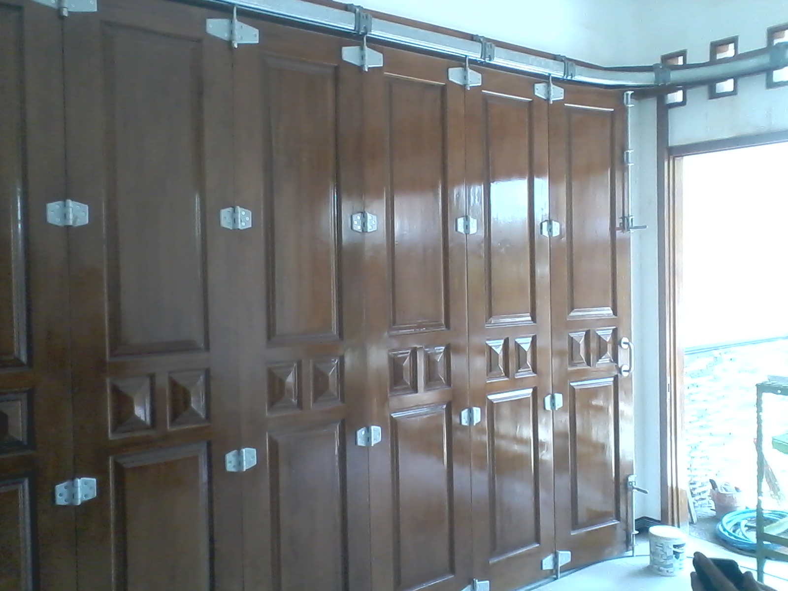 WINA PINTU  GARASI 