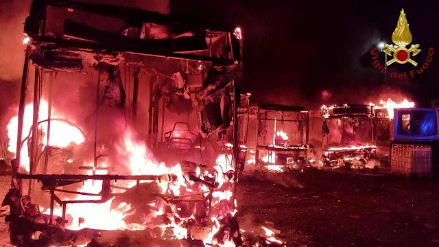 Roma TPL: bruciano 6 autobus alla rimessa Maglianella
