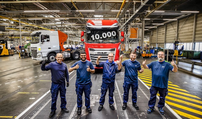 DAF celebra produção de 10.000 unidades da nova geração de caminhões