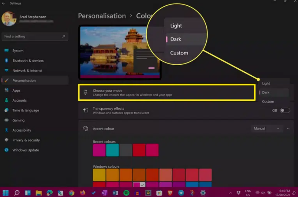 How do you customize Windows 11?