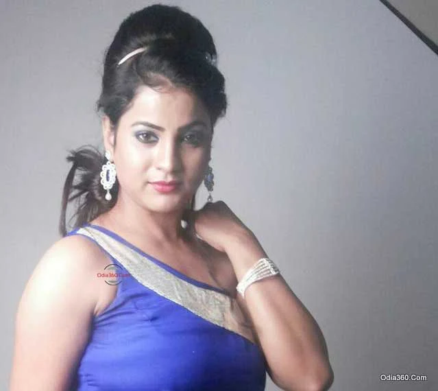 Bidusmita Dash Mantry Hot Sexy Odia Actress Real life Pictures,Photos,Images,Walls