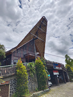 Bagian depan Danau Dariza
