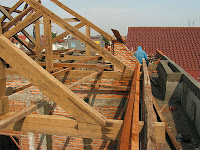 Perhitungan Biaya Pembuatan Atap Rumah Kayu