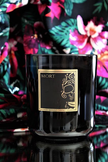 mort kringle candle, bougie parfumée tubéreuse, tuberose candle, tuberose perfume, kringle candle, kringle candle review, blog bougie parfumée, candle influencer, kringle candle mort, bougie mort kringle, avis bougie kringle mort, bougie parfumée kringle, bougie parfumée 2 meches, kringle black line review