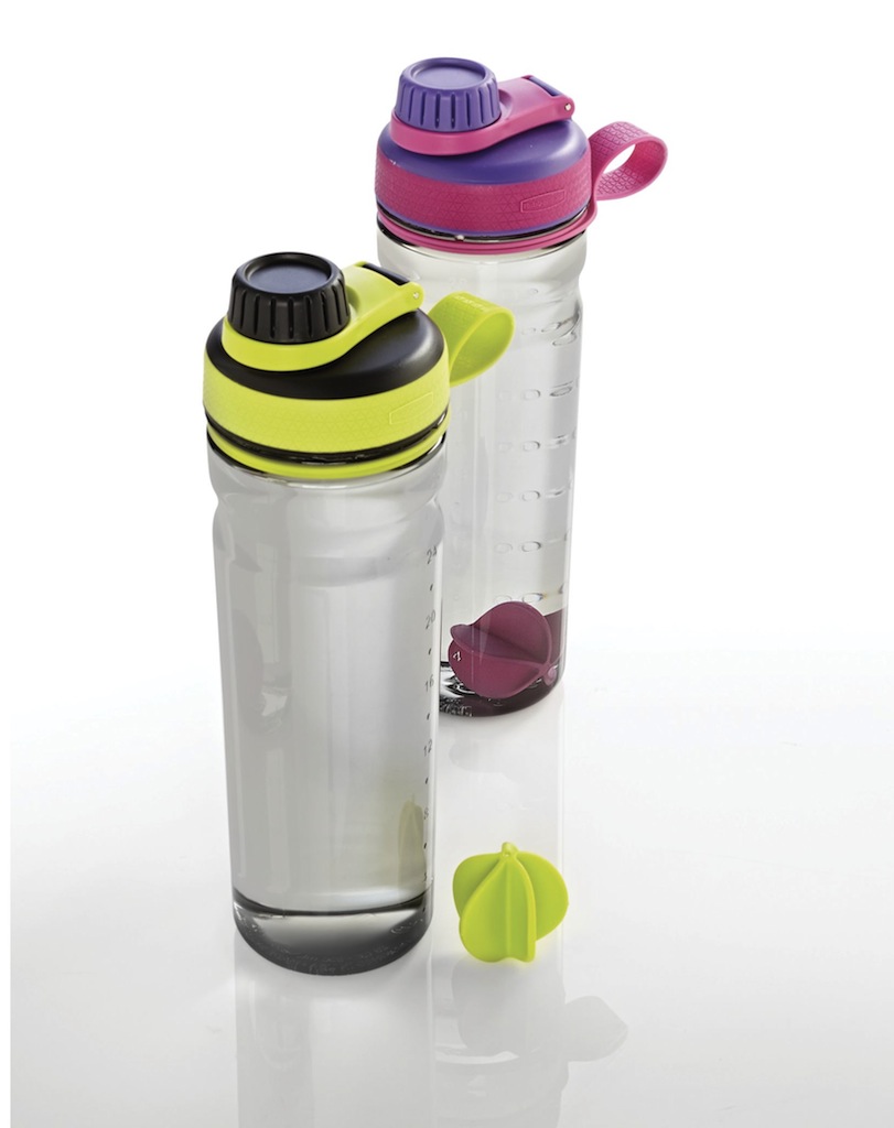 Mix Drinks REALLY Well with the Rubbermaid Shaker Bottle 