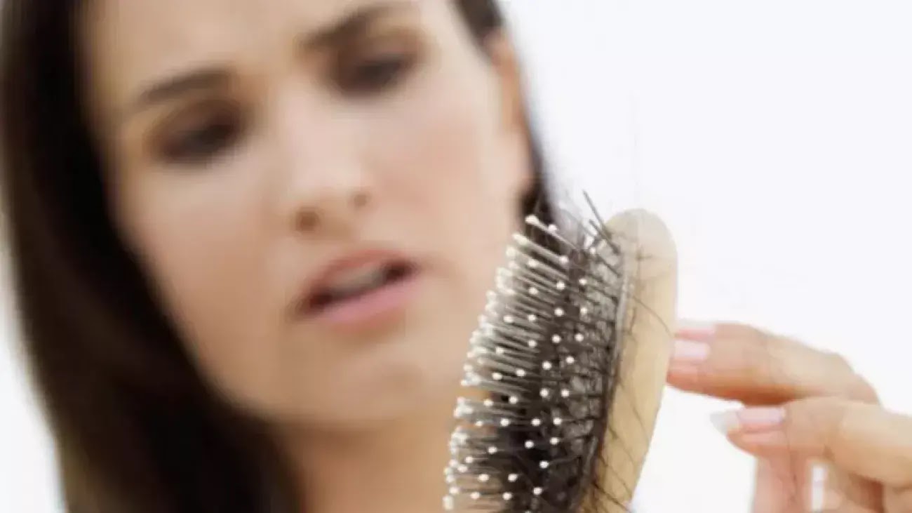 7 طرق سهلة لمنع تساقط الشعر