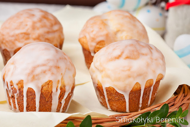 babeczki drożdżowe w formie na muffiny