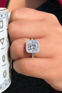 Decoding the Sparkle of Diamond Engagement Rings