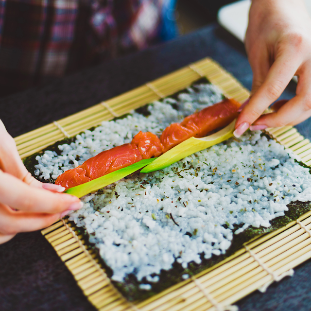 "Zaskocz znajomych i przygotuj pyszne sushi w swojej kuchni. To prostsze, niż myślisz!"