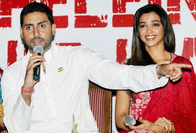 Photos Of  Deepika Padukone And  Abhishek Bachchan In Khelein Hum Jee Jaan Sey Movie Promotion 